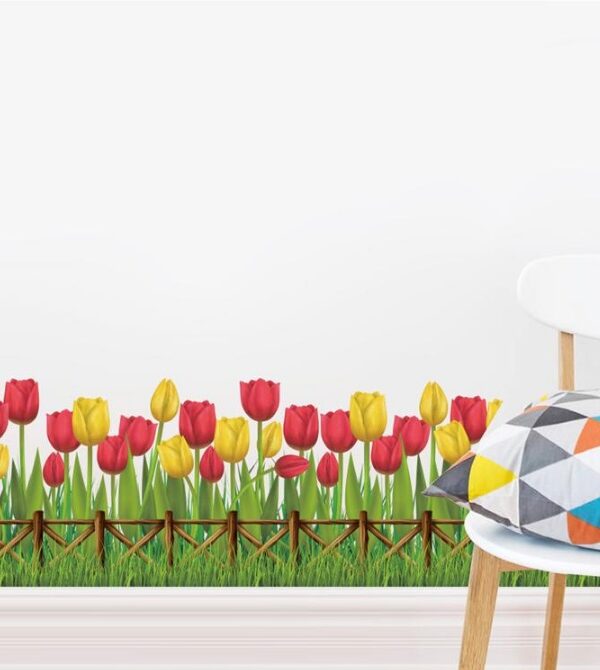 Łąka tulipany płotek